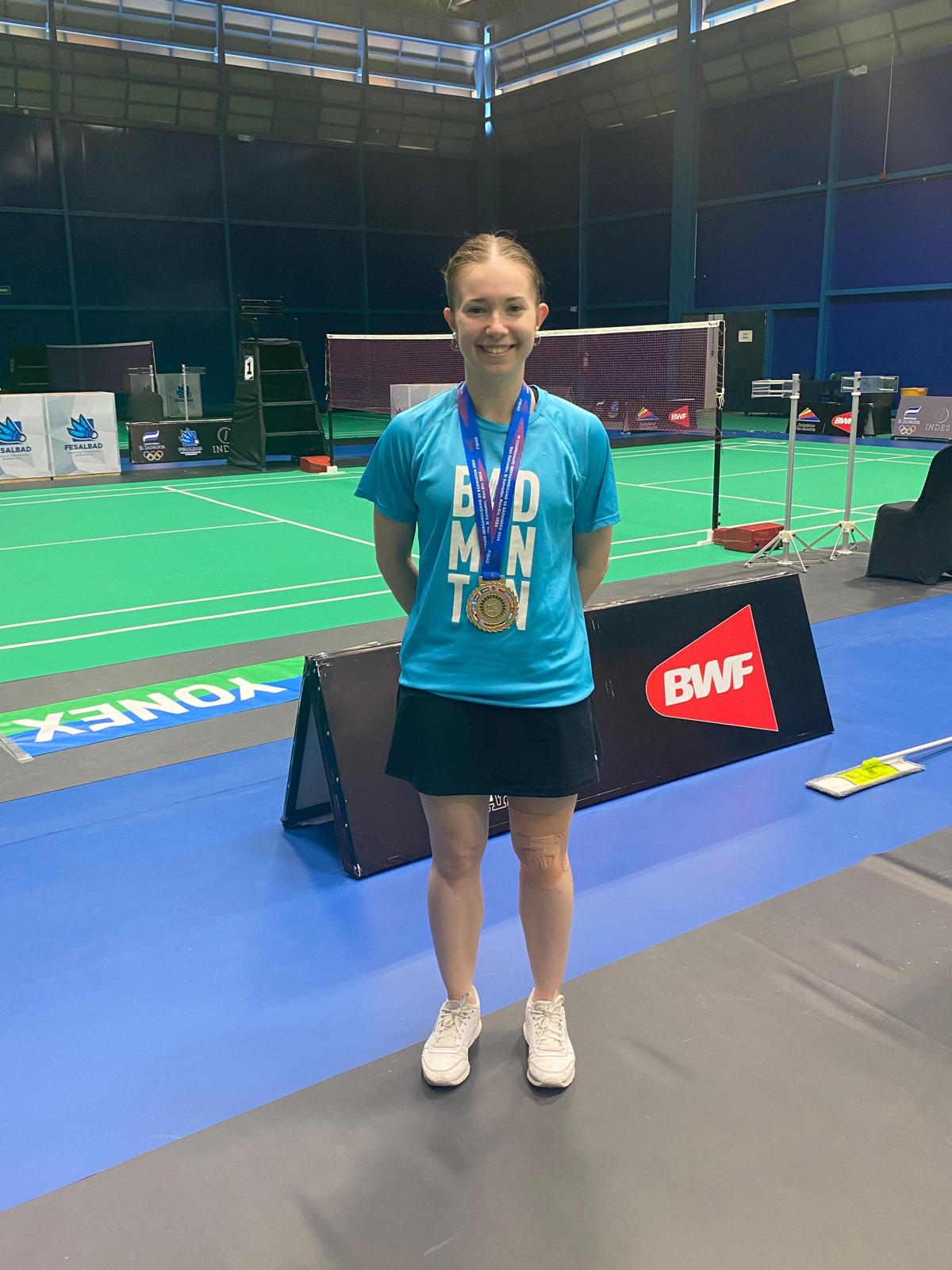 "Amaia Torralba, del Club Bádminton Belmecher, conquista El Salvador con dos bronces y un oro"